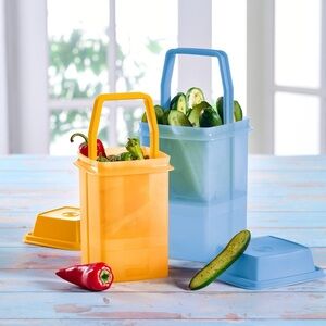 New PICK-A-DELI® Pickle Container 4 1/2 Cups Lift Up Strainer